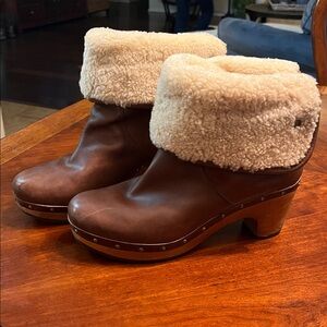 UGG Brown Leather Shearling-Cuff Clog Boots with Cream Collar
